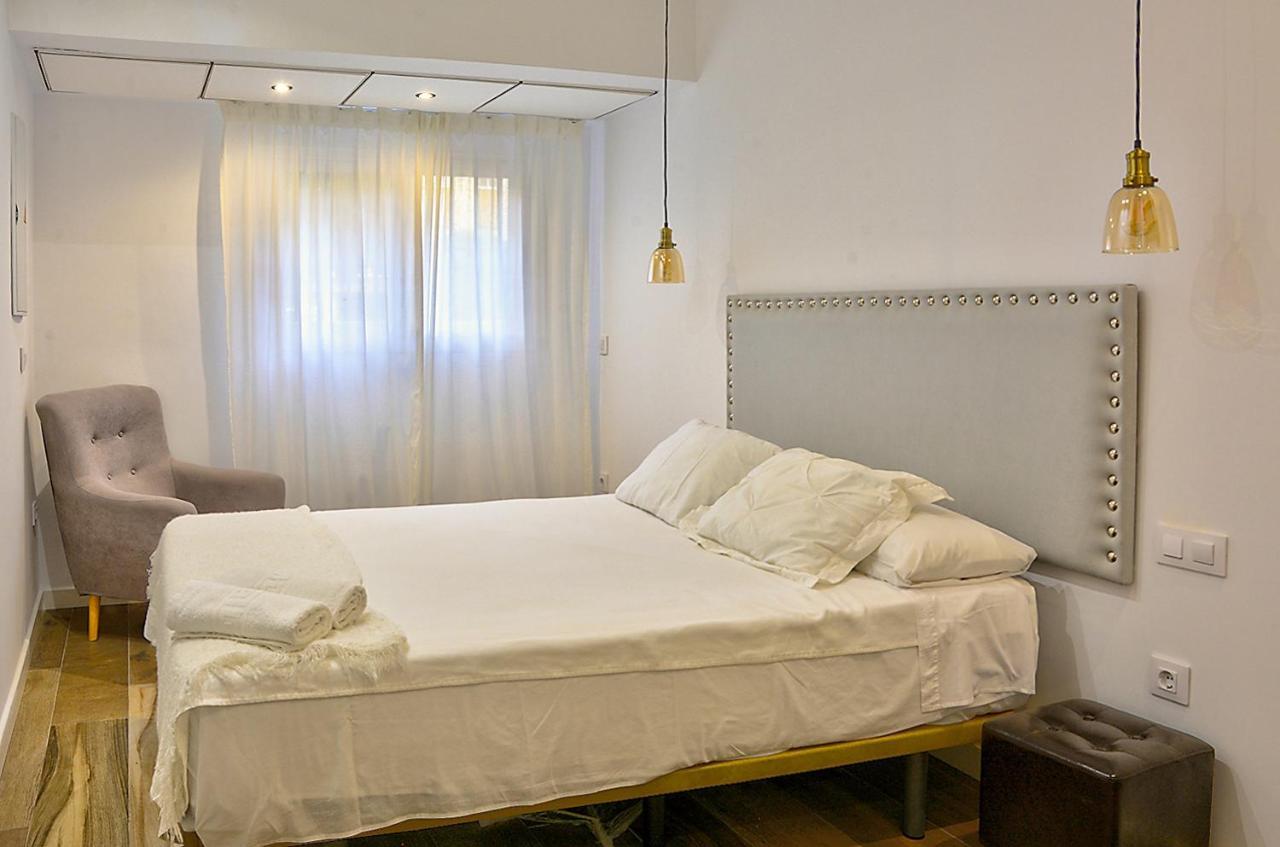 Apartsuite B&R Triana Arellano Siviglia Esterno foto